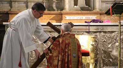 Wielkopiątkowa liturgia Męki Pańskiej w bazylice katedralnej