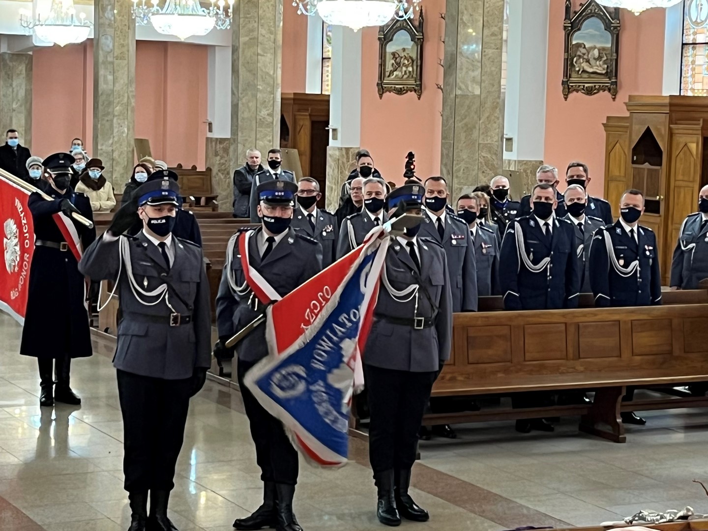 W Płocku poświęcono tablicę ku czci policjantów pomordowanych w Katyniu