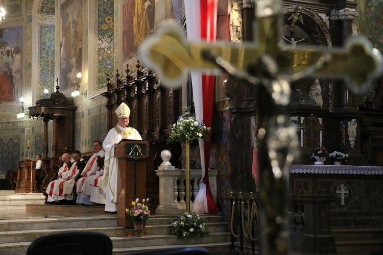 Ks. biskup Szymon Stułkowski na jubileuszu szpitala: Jezus uleczył nas przez swoją miłość