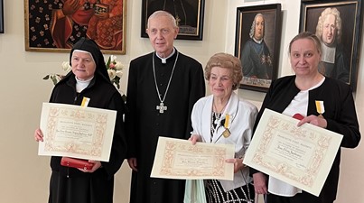 Odznaczenie papieskie „Pro Ecclesia et Pontifice” dla trzech kobiet