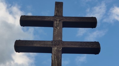 Przy kościele parafialnym w Sońsku stanął krzyż morowy