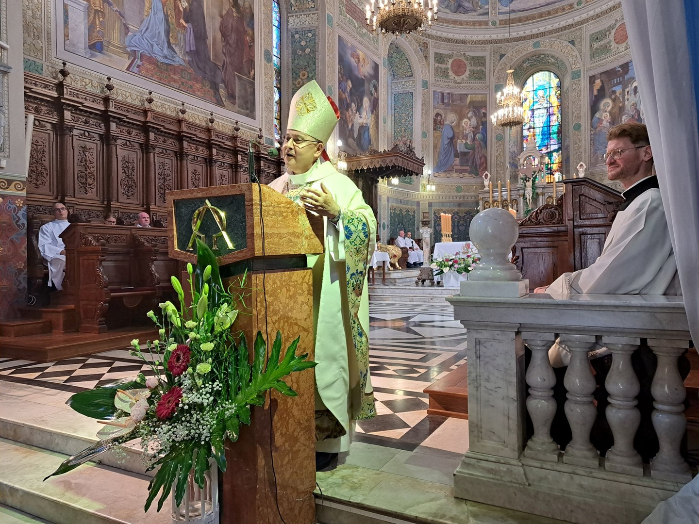 Bp Pierskała do nadzwyczajnych szafarzy Komunii Świętej w Płocku: Jesteście mostem między Jezusem a ludźmi, których On kocha