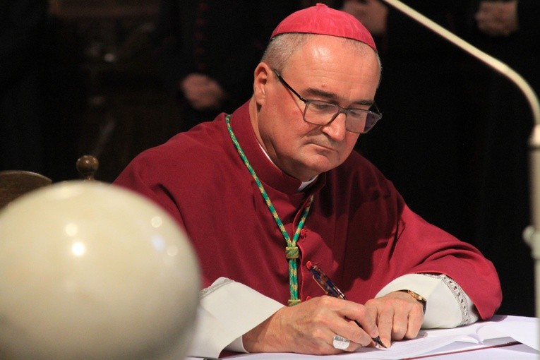 Ksiądz biskup Szymon Stułkowski objął kanonicznie diecezję płocką