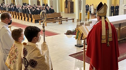Ks. biskup Mirosław Milewski: przyjęcie sakramentu bierzmowania, to deklaracja wiary