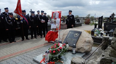 Poświęcenie odnowionego Symbolicznego Grobu Strażaka w Goleszynie