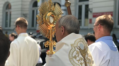Ks. biskup Piotr Libera: Eucharystia jest sakramentem odpowiedzialności za Kościół