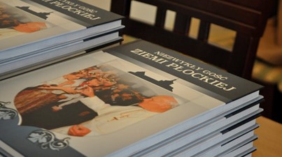 Album o obecności Karola Wojtyły – św. Jana Pawła II w diecezji płockiej