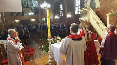 Poświęcenie odnowionego kościoła w Łukomiu
