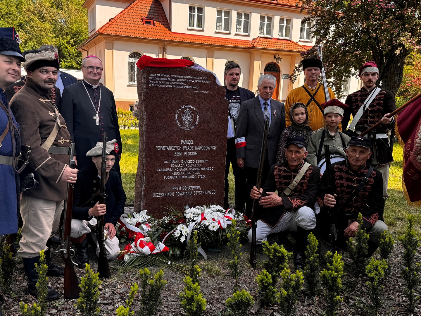 Biskup Szymon Stułkowski: pomnik może być kartką wyrwaną z podręcznika historii