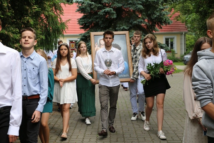 Popowo Kościelne. Wprowadzenie relikwii bł. Carla Acutisa