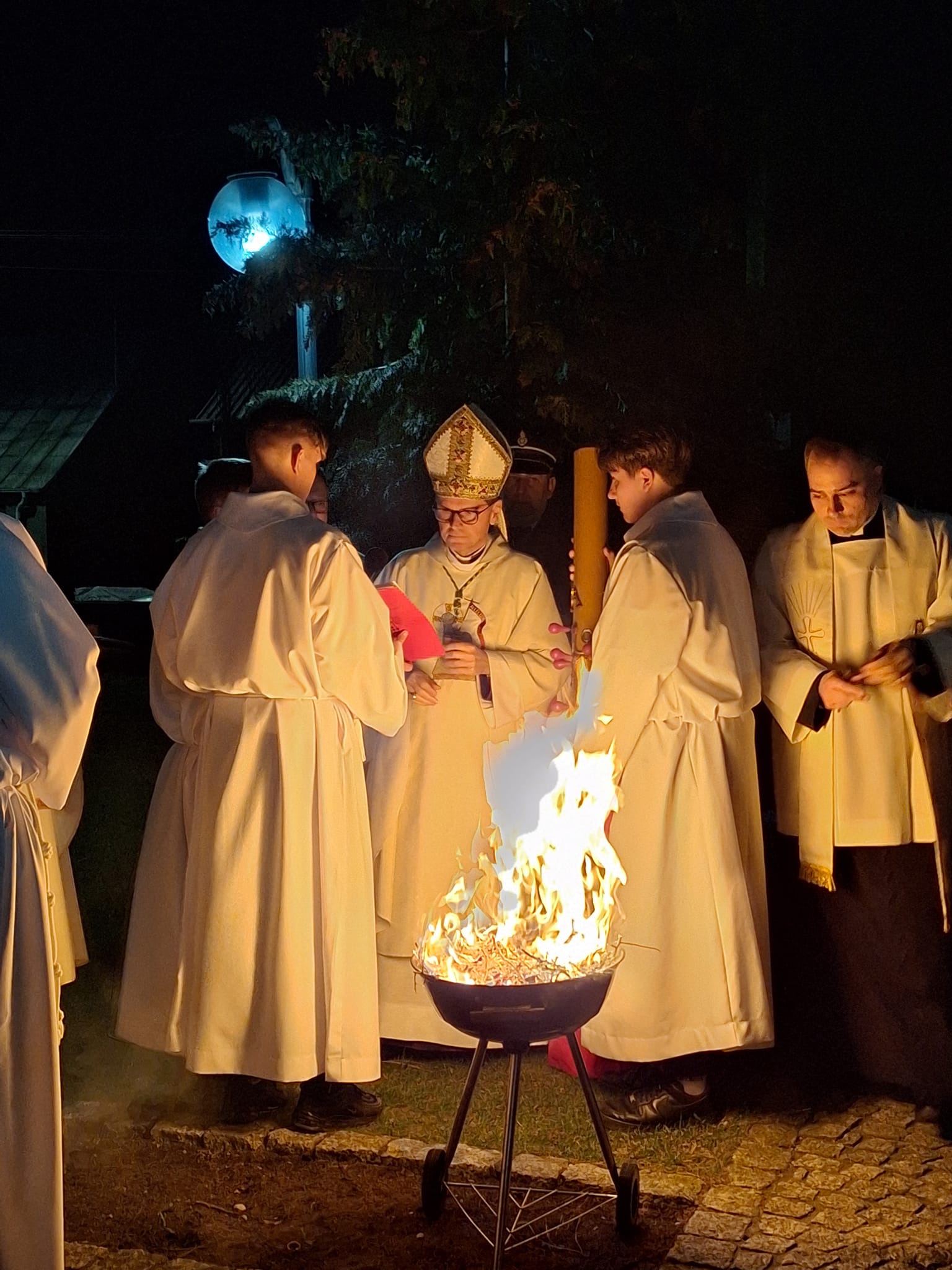 Biskup Mirosław Milewski: bądźmy „ludźmi Wielkanocy”