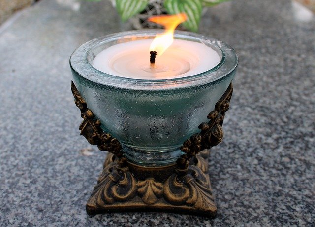 Candle-2918275_640.jpg