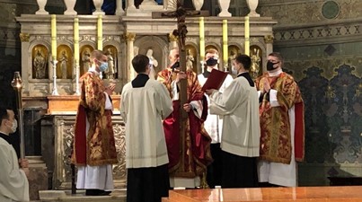Ks. biskup Piotr Libera w Wielki Piątek: pod krzyżem obnażają się ludzkie postawy