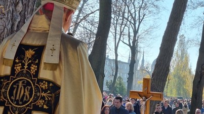 Ks. biskup Piotr Libera: „wszyscy święci”, to nasi bliscy zmarli