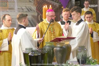 Biskup Szymon Stułkowski na Mszy Krzyżma: tylko w jedności możemy skutecznie iść do ludzi