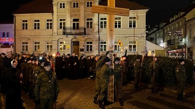 Droga Krzyżowa przeszła ulicami Starego Miasta w Płock 