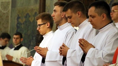 Ks. biskup Milewski do kandydatów na diakonów: misja i życie są nierozłączne